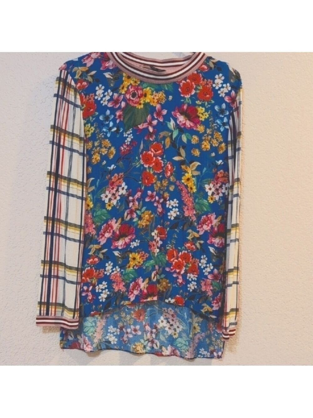 Zara Woman Floral and Plaid Long Sleeve Top, size Small.